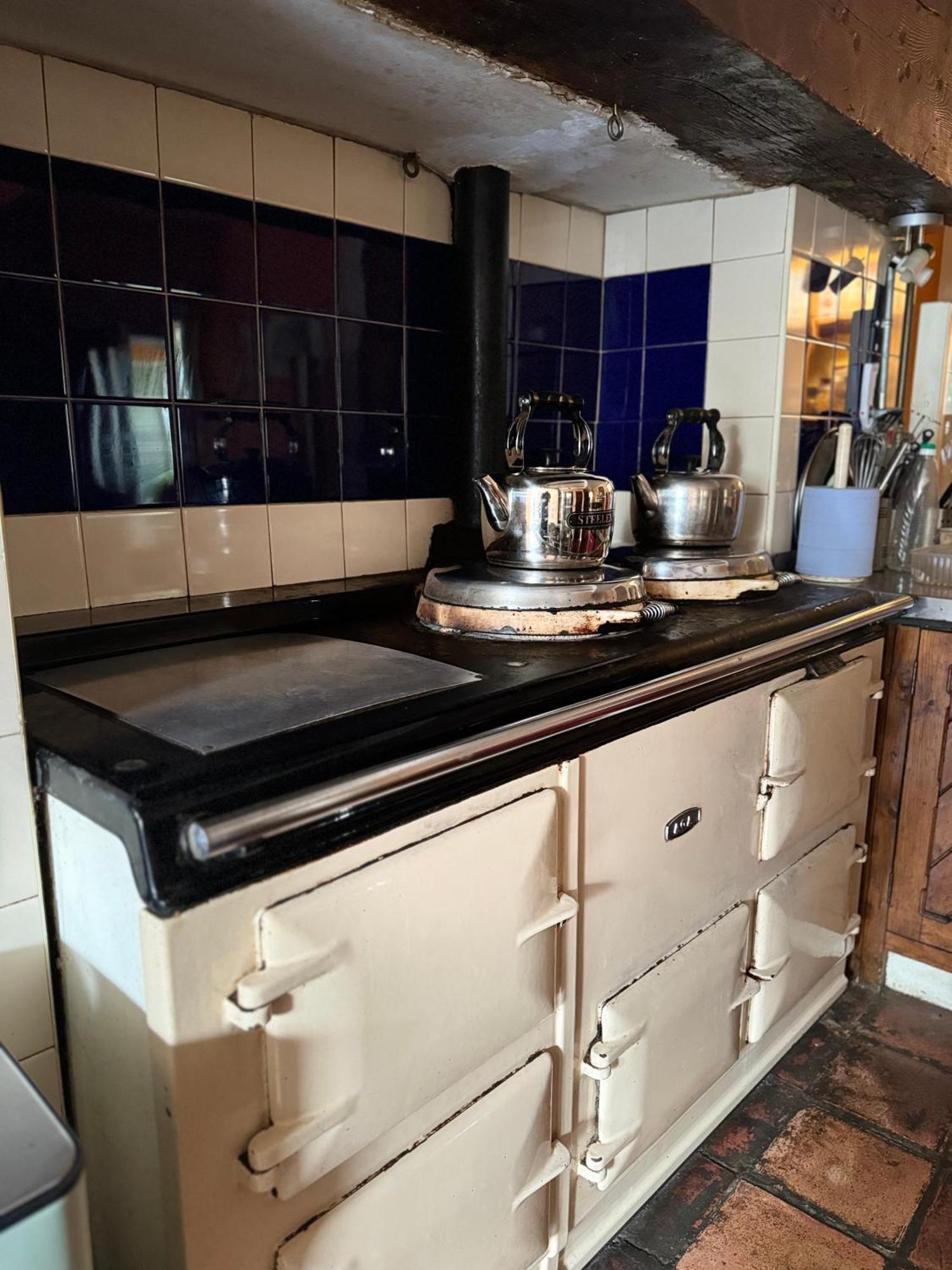 Clone Country House Aughrim Exterior foto A typical AGA cooker