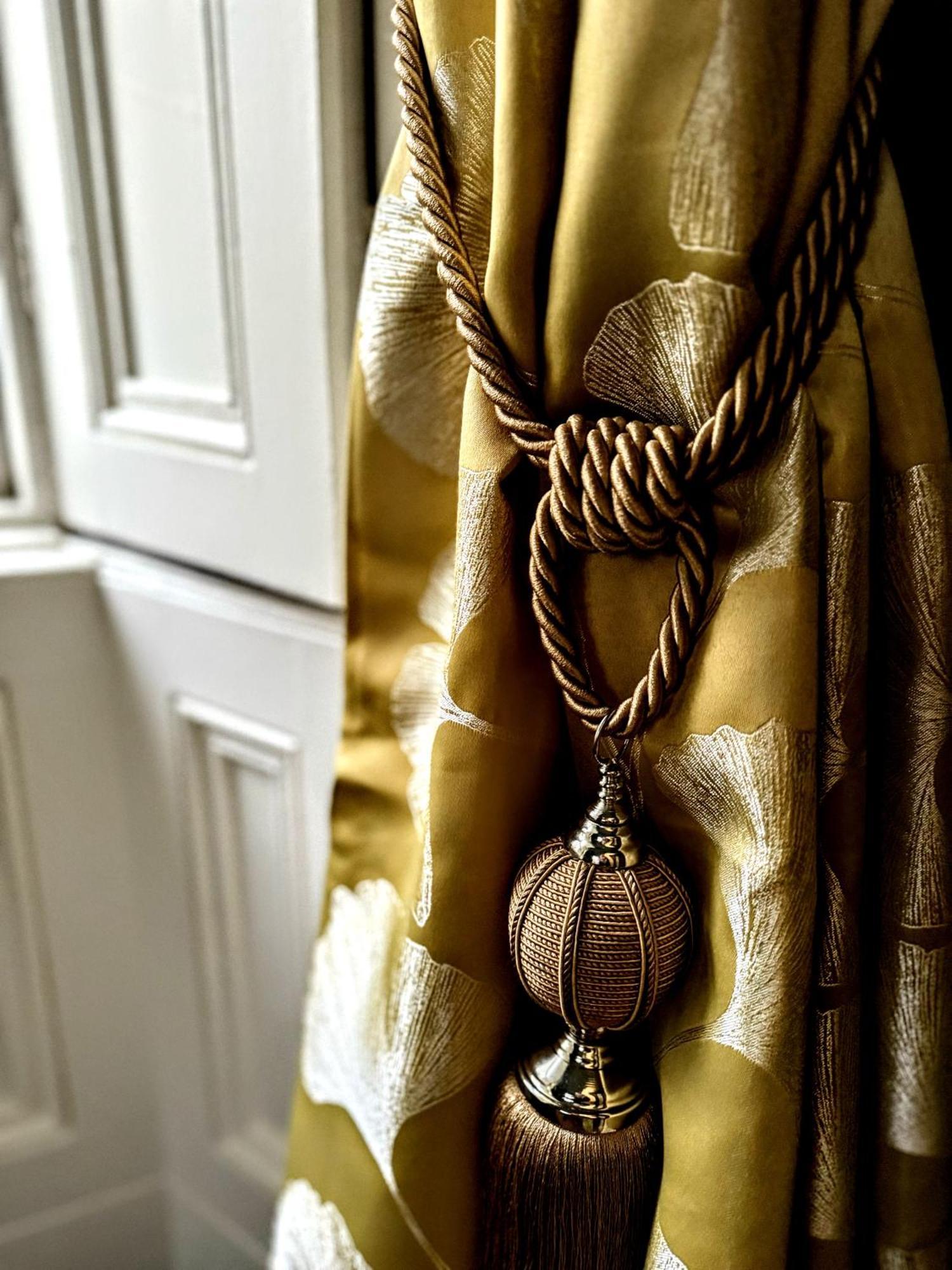 Clone Country House Aughrim Exterior foto A curtain tieback