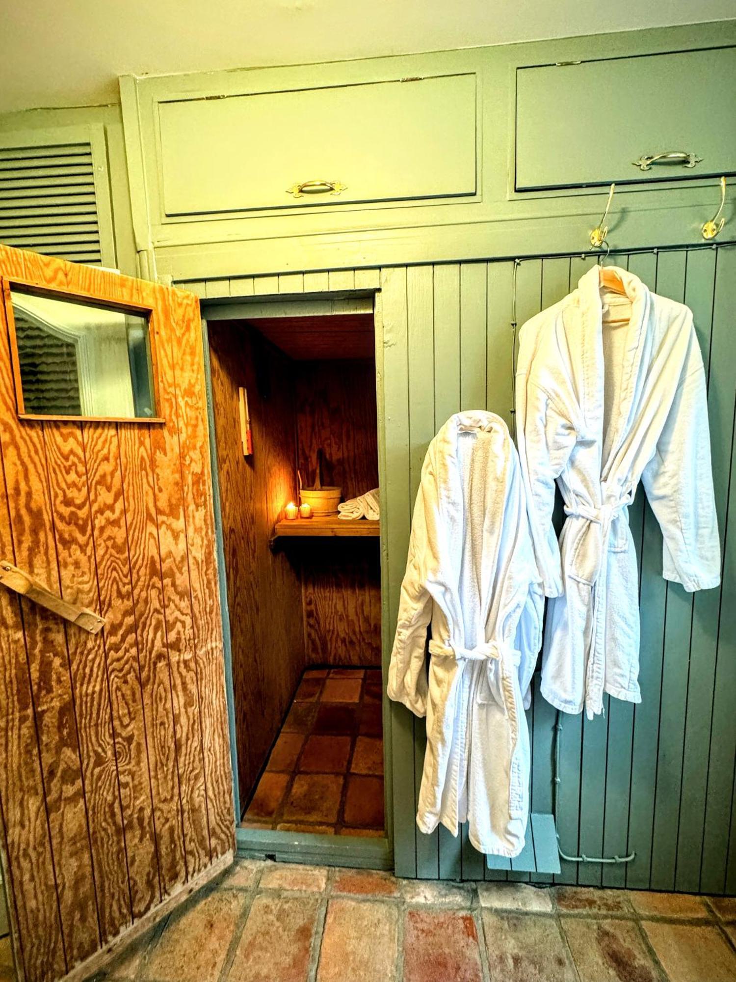 Clone Country House Aughrim Exterior foto A traditional Japanese onsen