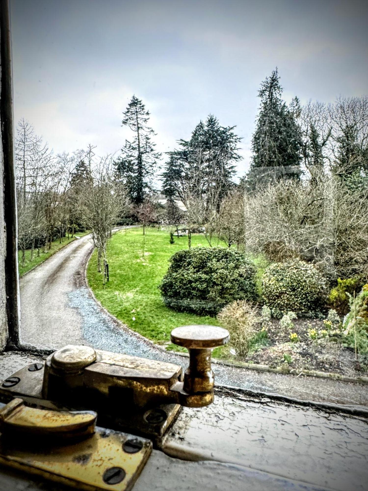 Clone Country House Aughrim Exterior foto The entrance to the garden